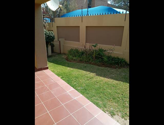 2 BEDROOM APARTMENT FOR SALE IN SUNNINGHILL
